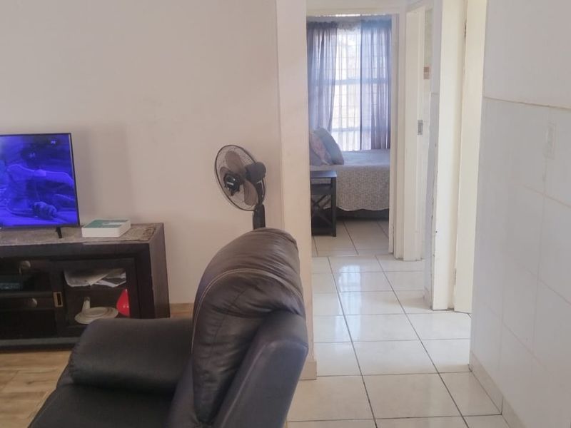 Modern 2 Bedroom Home in a Secure Estate - Photo 8