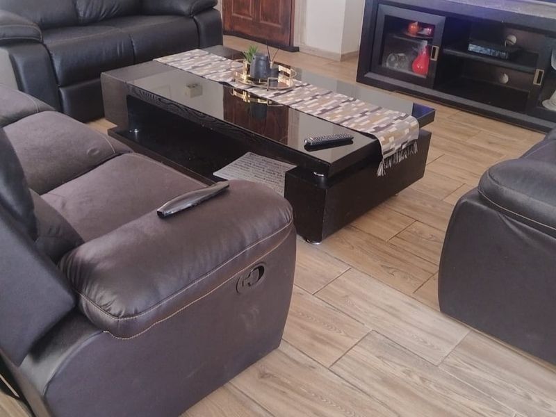 Modern 2 Bedroom Home in a Secure Estate - Photo 4