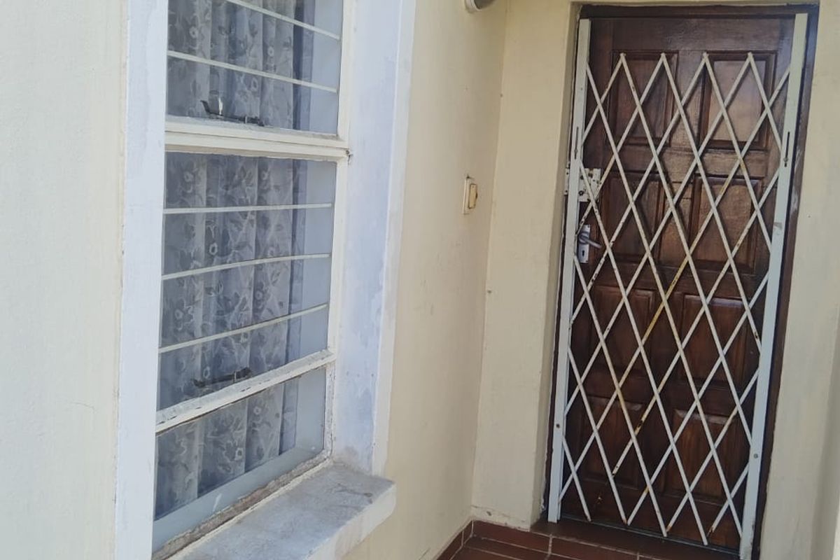 Modern 2 Bedroom Home in a Secure Estate - Photo 2