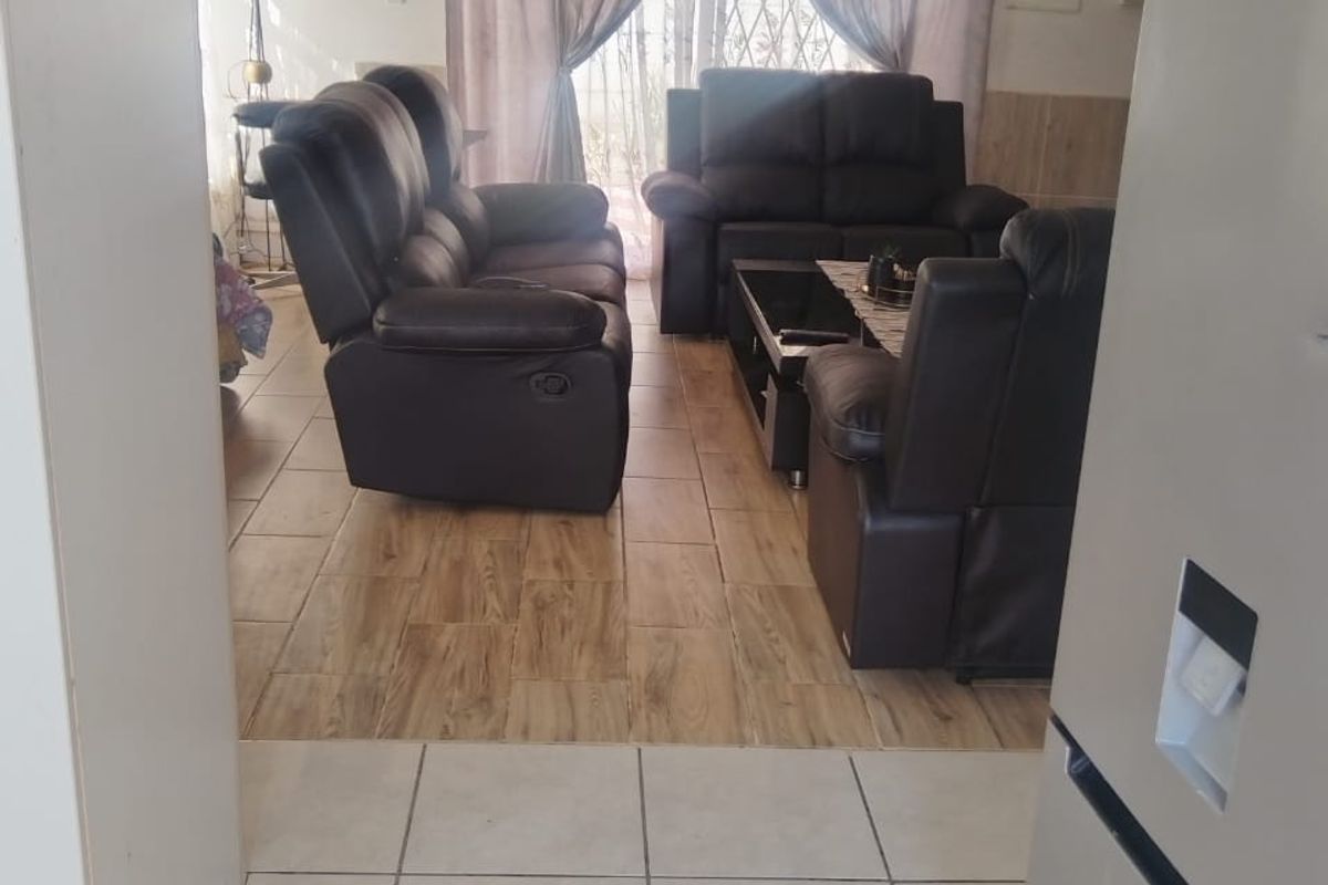 Modern 2 Bedroom Home in a Secure Estate - Photo 5