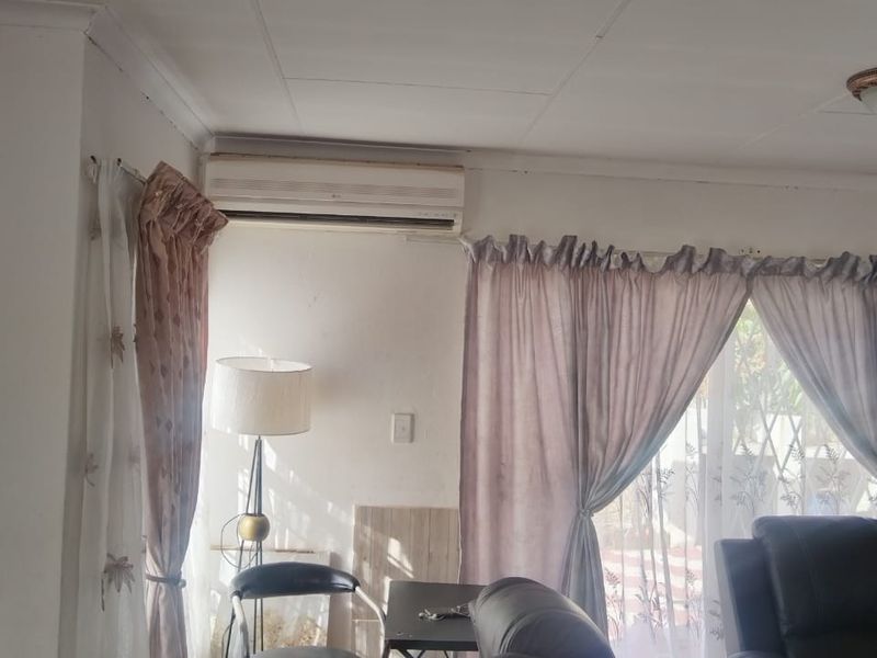 Modern 2 Bedroom Home in a Secure Estate - Photo 4