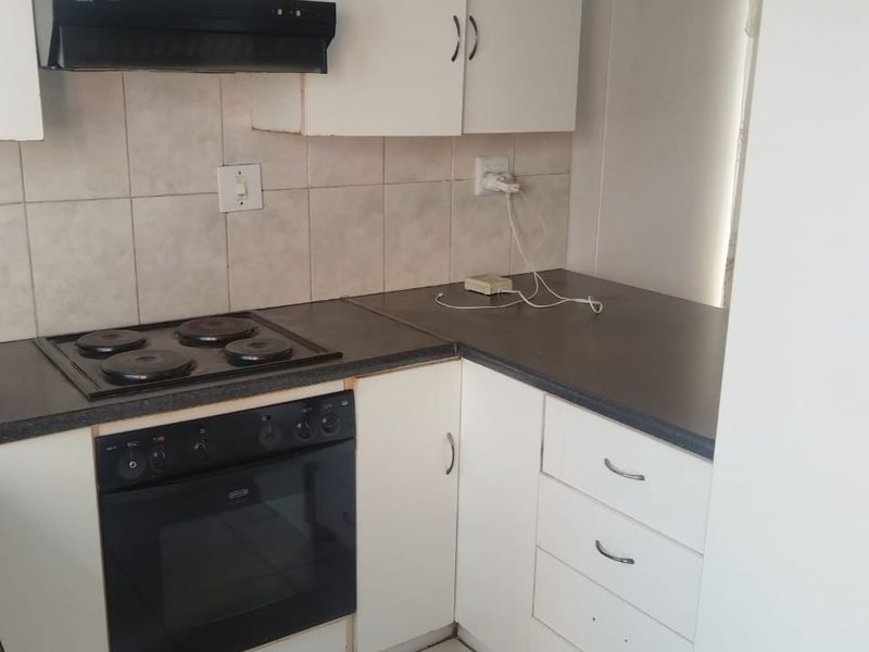 Modern 2 Bedroom Home in a Secure Estate - Photo 8