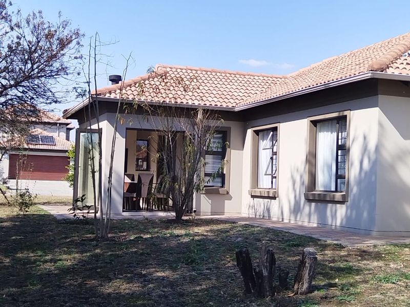 Beautiful Family Home with Riverfront views - Photo 2