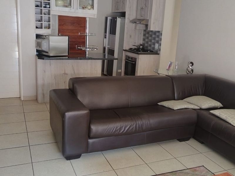 Beautiful Family Home with Riverfront views - Photo 5