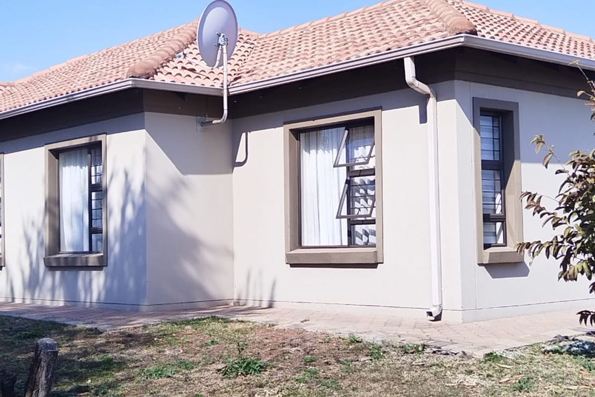 Beautiful Family Home with Riverfront views - Photo 3