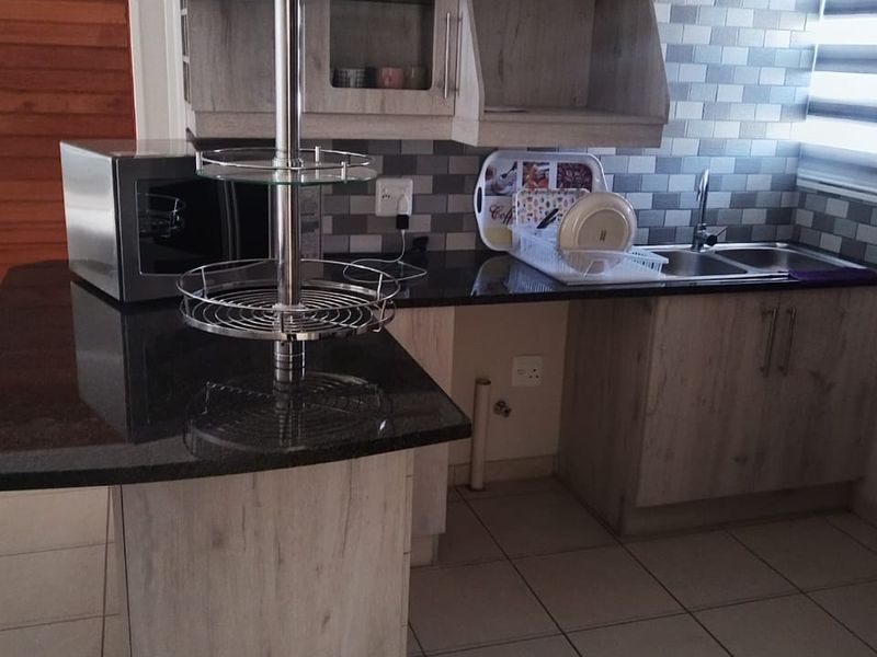 Beautiful Family Home with Riverfront views - Photo 8