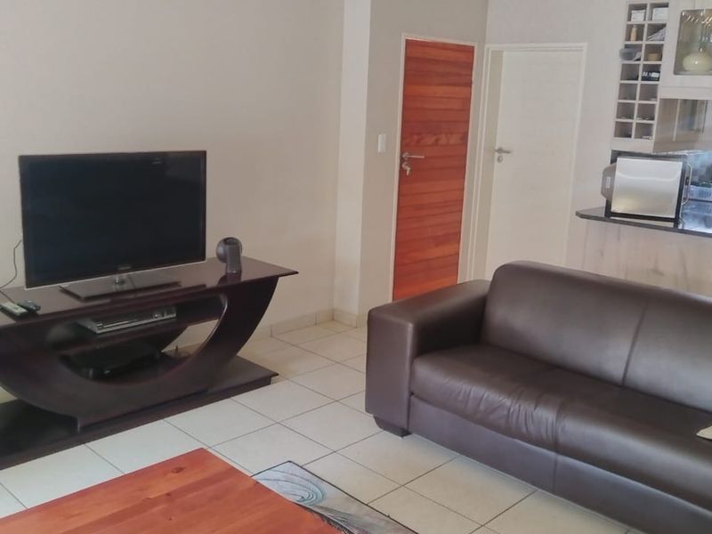 Beautiful Family Home with Riverfront views - Photo 6