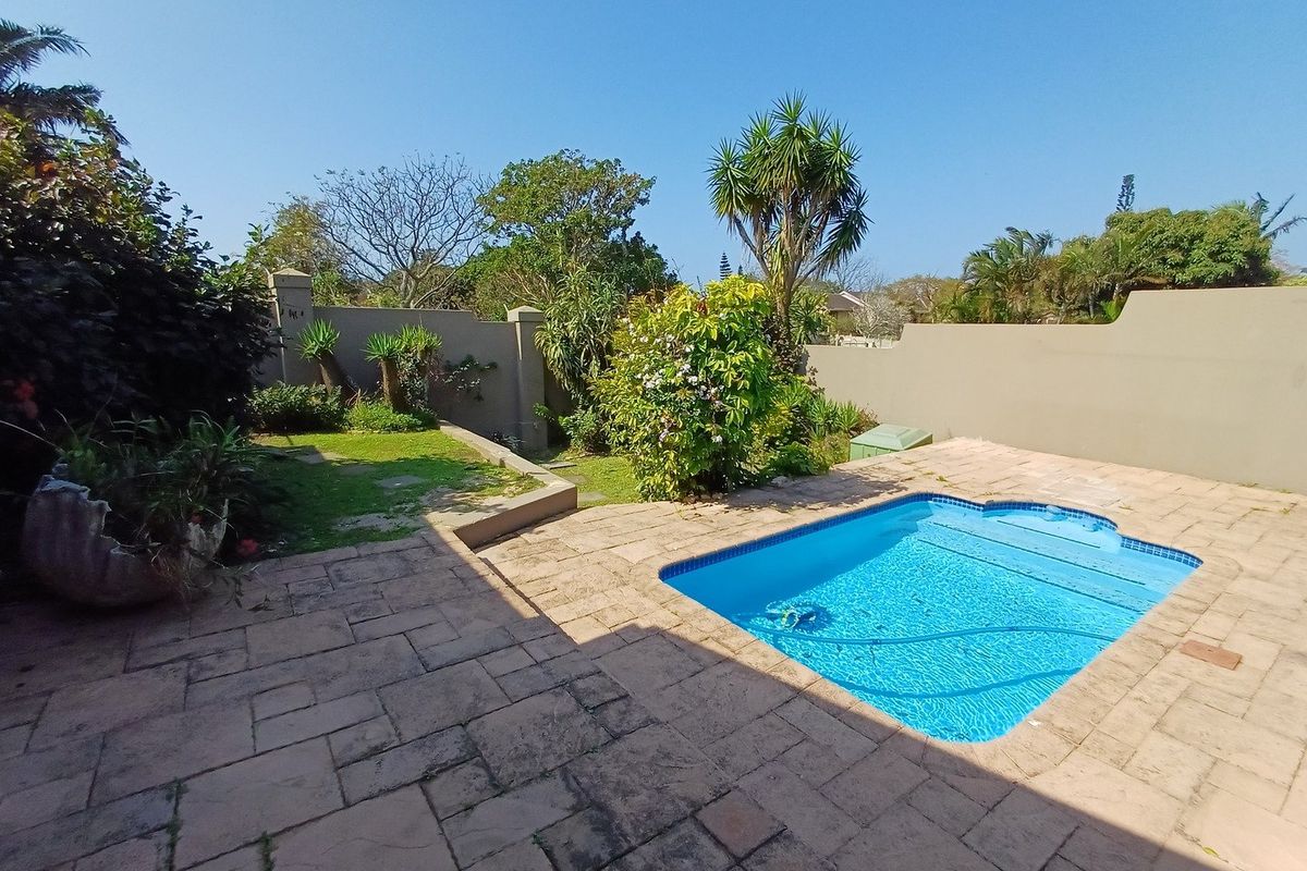 Peaceful, Spacious & Perfectly Positioned  A Must-See Duplex in Margate with a Private Pool! - Photo 2