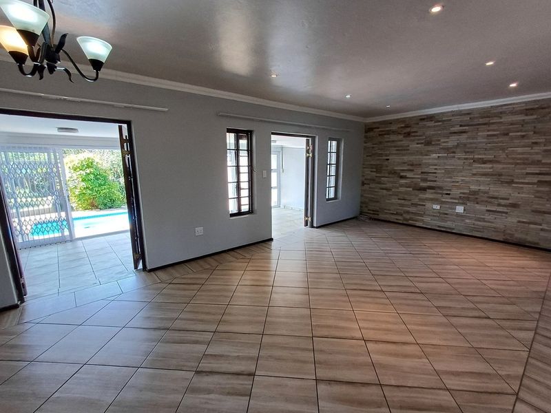 Peaceful, Spacious & Perfectly Positioned  A Must-See Duplex in Margate with a Private Pool! - Photo 10