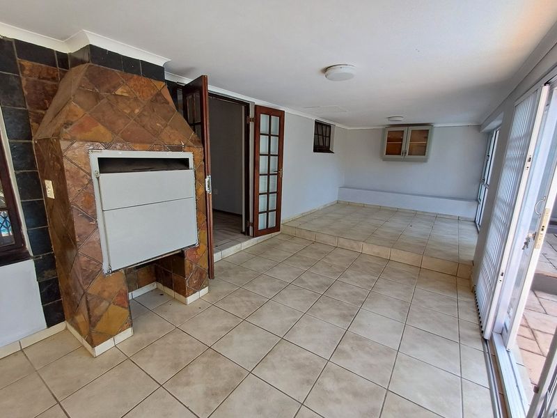 Peaceful, Spacious & Perfectly Positioned  A Must-See Duplex in Margate with a Private Pool! - Photo 6