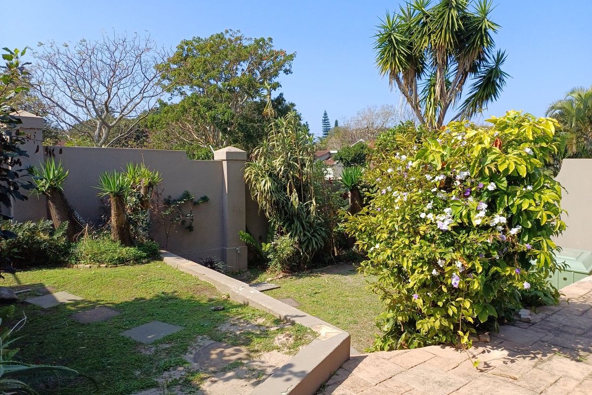 Peaceful, Spacious & Perfectly Positioned  A Must-See Duplex in Margate with a Private Pool! - Photo 4