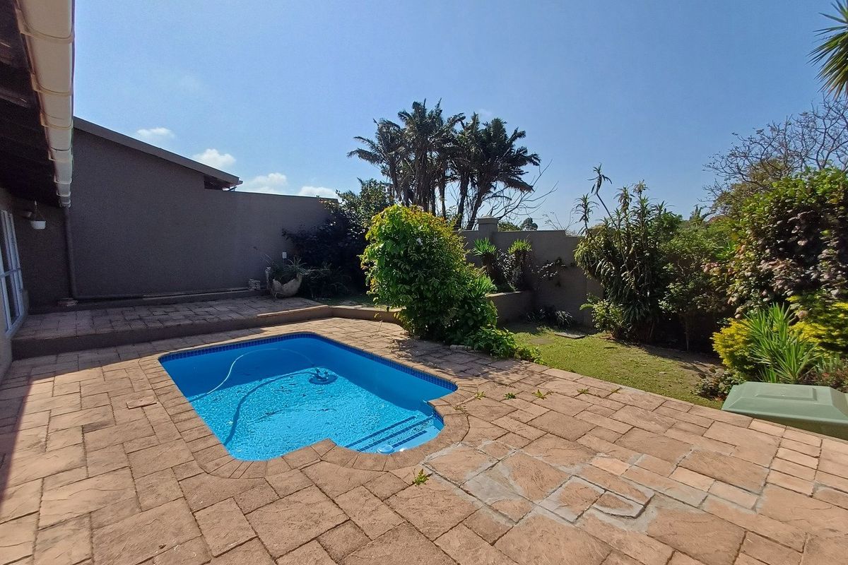 Peaceful, Spacious & Perfectly Positioned  A Must-See Duplex in Margate with a Private Pool! - Photo 3