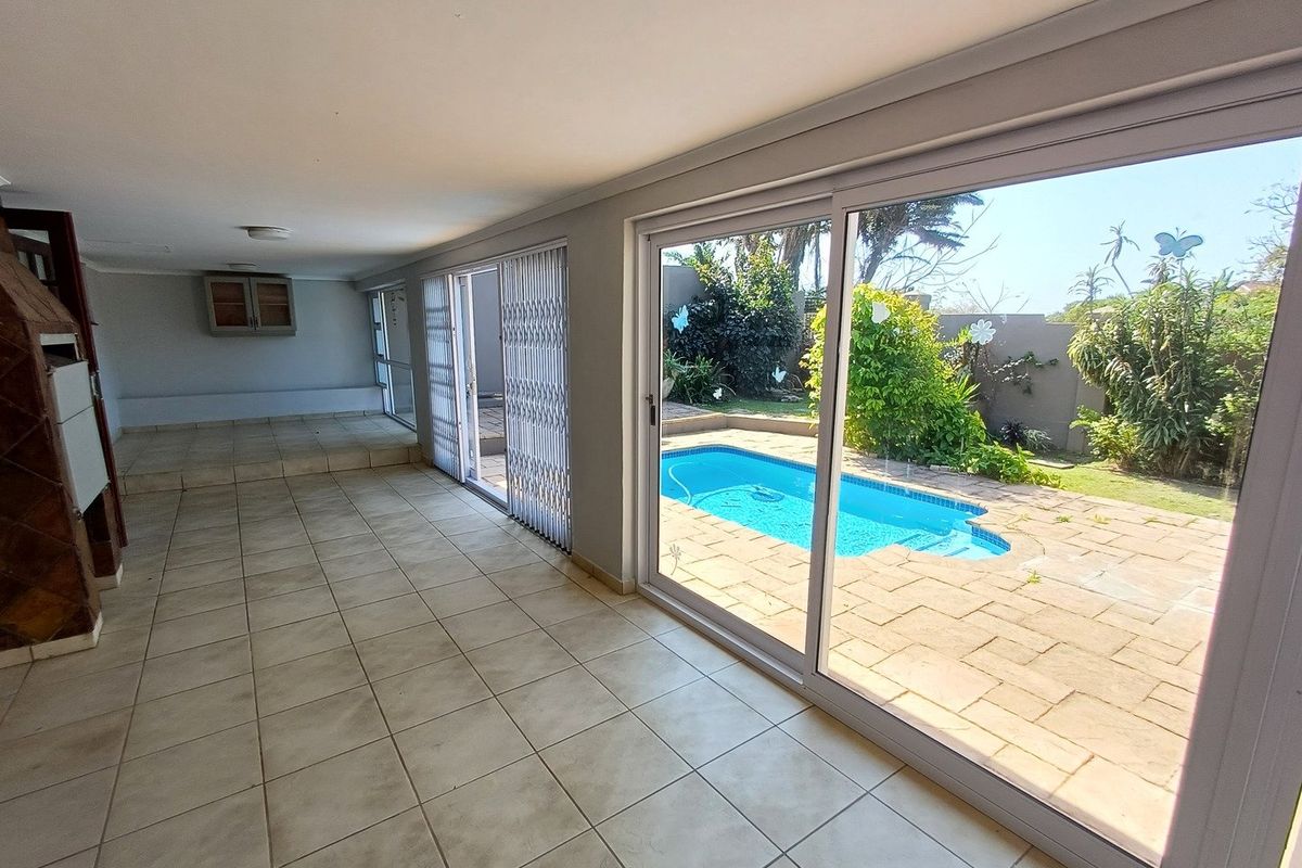 Peaceful, Spacious & Perfectly Positioned  A Must-See Duplex in Margate with a Private Pool! - Photo 5