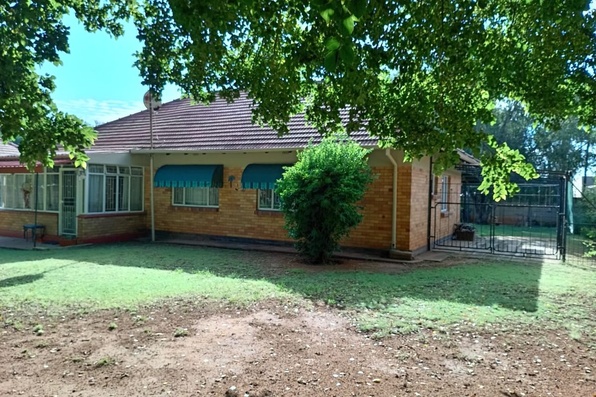 Well-Maintained Estate Home For Sale – Prime Location - Photo 2