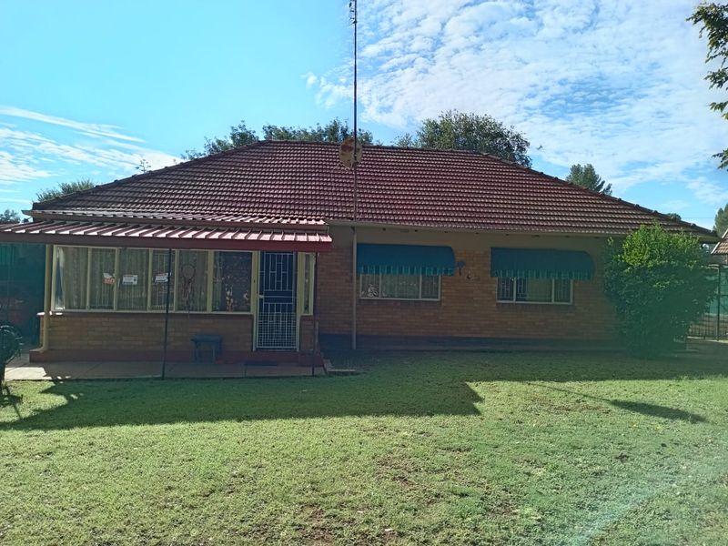 Well-Maintained Estate Home For Sale – Prime Location - Photo 9