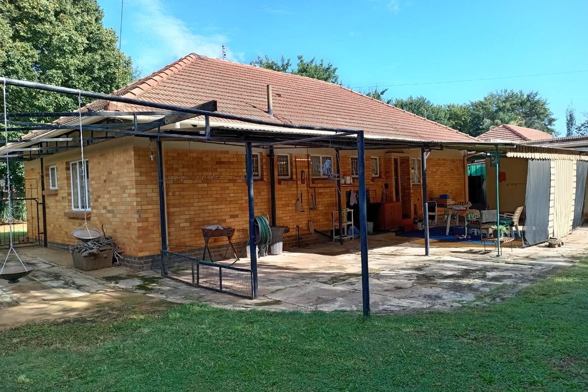 Well-Maintained Estate Home For Sale – Prime Location - Photo 3