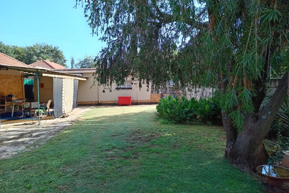 Well-Maintained Estate Home For Sale – Prime Location - Photo 4