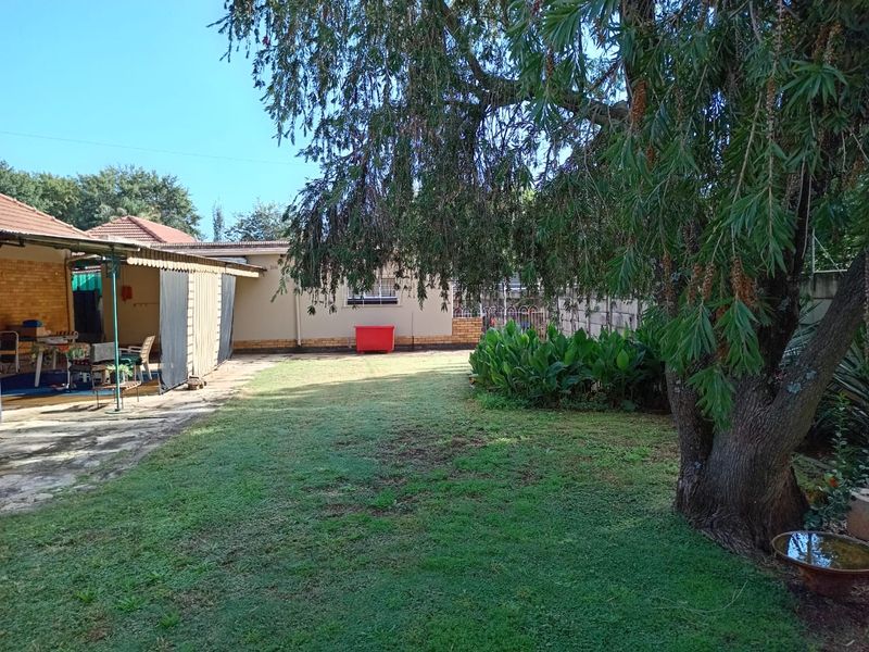 Well-Maintained Estate Home For Sale – Prime Location - Photo 4