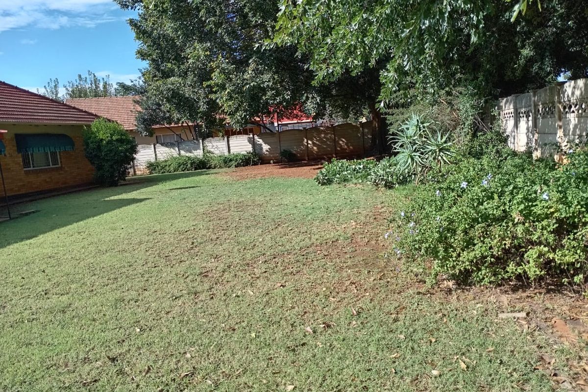 Well-Maintained Estate Home For Sale – Prime Location - Photo 5