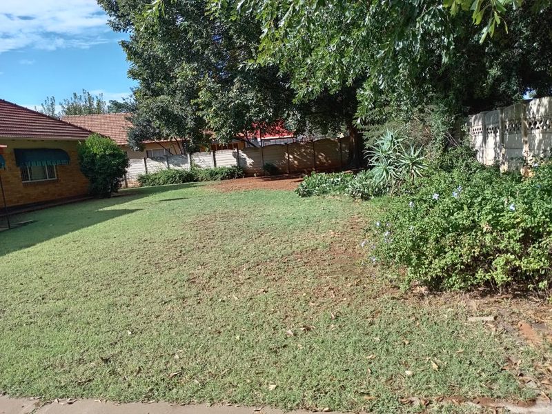 Well-Maintained Estate Home For Sale – Prime Location - Photo 5