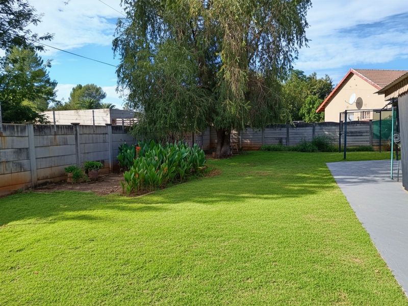 Well-Maintained Estate Home For Sale – Prime Location - Photo 3