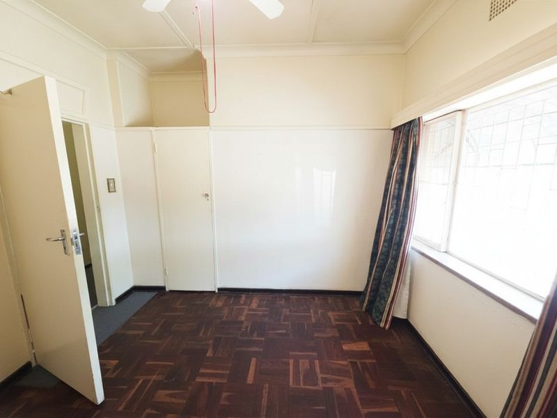 Well-Maintained Estate Home For Sale – Prime Location - Photo 10
