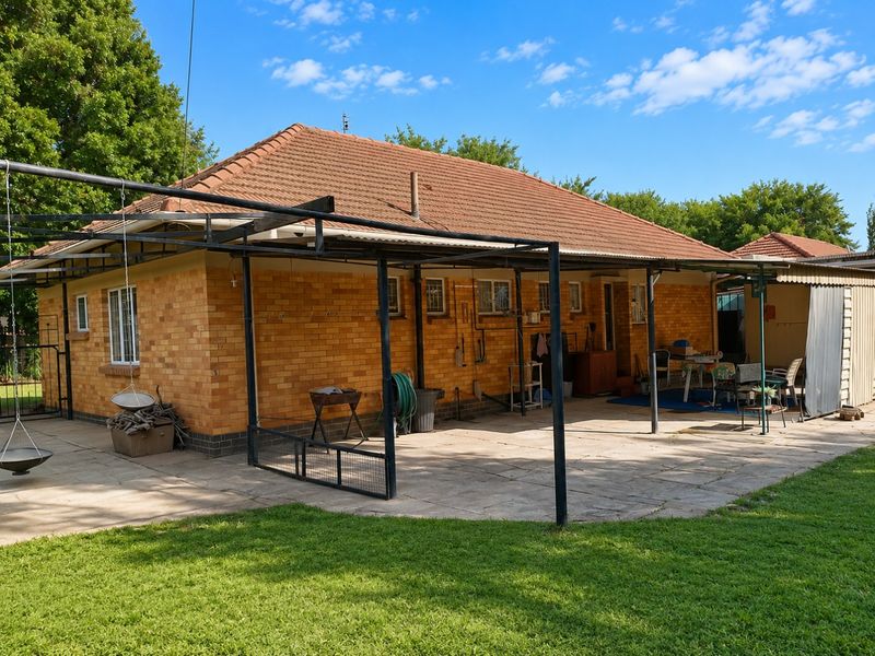 Well-Maintained Estate Home For Sale – Prime Location - Photo 8