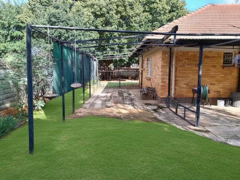 Well-Maintained Estate Home For Sale – Prime Location - Photo 6