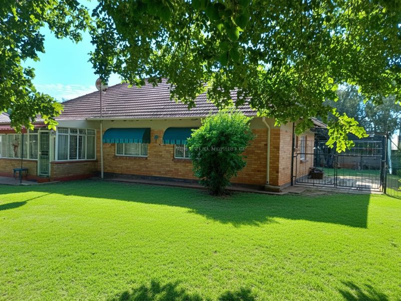 Well-Maintained Estate Home For Sale – Prime Location - Photo 2
