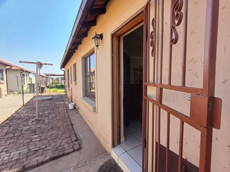 Neat 3-Bedroom Home for Sale in Ellaton, Klerksdorp - Photo 4