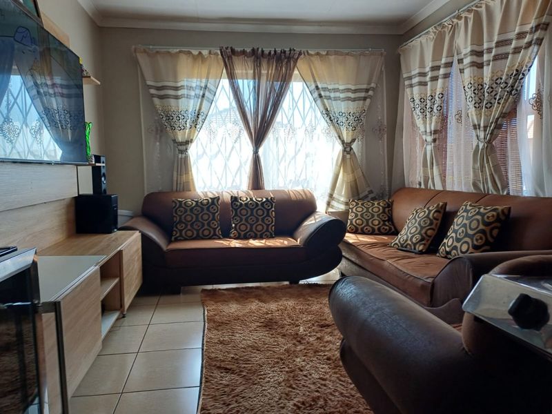 Neat 3-Bedroom Home for Sale in Ellaton, Klerksdorp - Photo 7