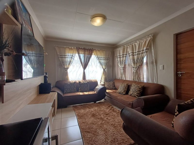 Neat 3-Bedroom Home for Sale in Ellaton, Klerksdorp - Photo 6