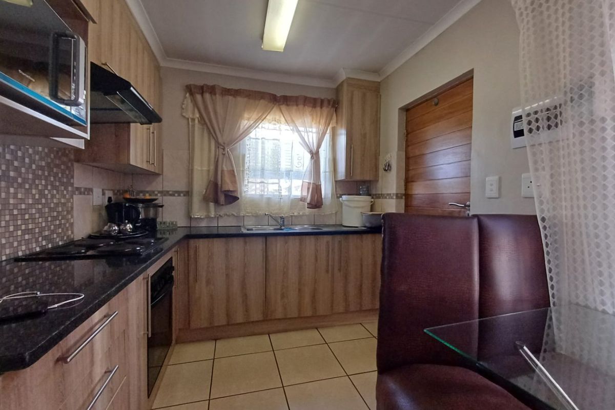 Neat 3-Bedroom Home for Sale in Ellaton, Klerksdorp - Photo 5
