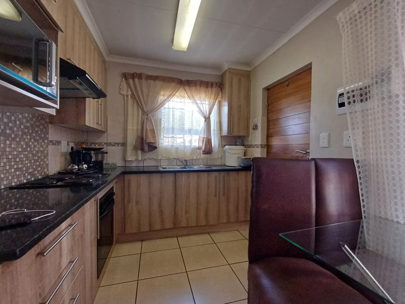 Neat 3-Bedroom Home for Sale in Ellaton, Klerksdorp - Photo 5
