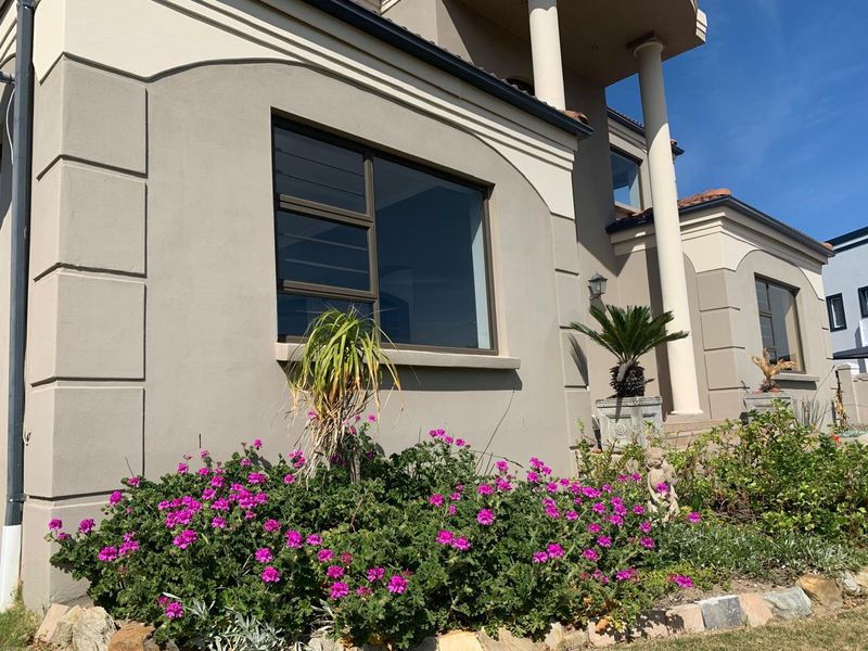 Stylish & Serene Family Gem in Cola Beach - Photo 3