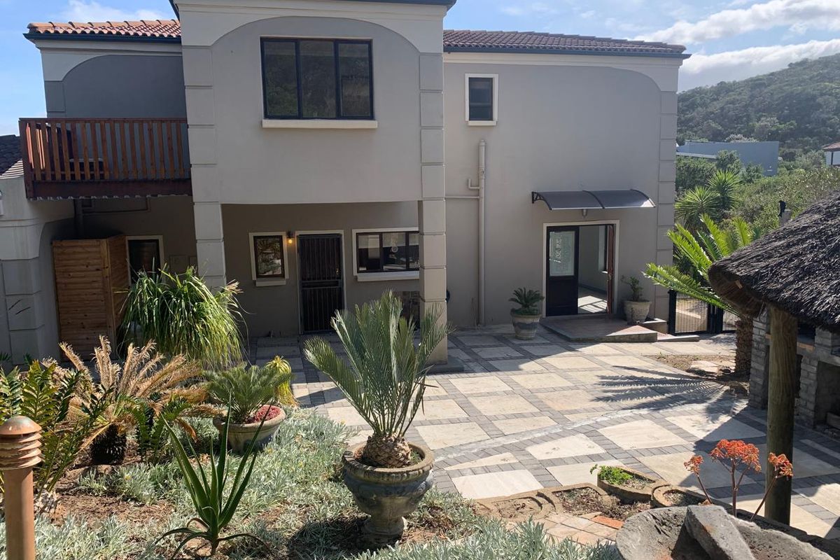 Stylish & Serene Family Gem in Cola Beach - Photo 2