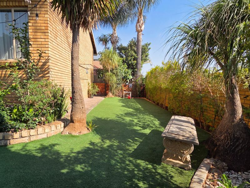 Secure, Stylish & Solar-Powered – Your Dream Home in Amberfield Crest Estate! - Photo 6