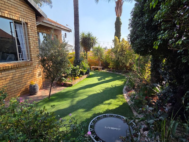 Secure, Stylish & Solar-Powered – Your Dream Home in Amberfield Crest Estate! - Photo 8