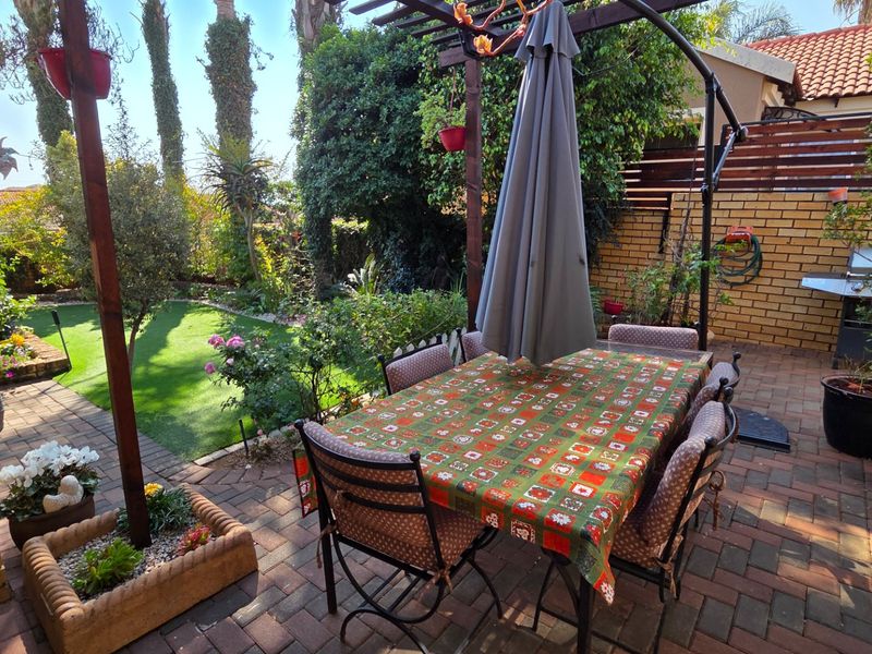 Secure, Stylish & Solar-Powered – Your Dream Home in Amberfield Crest Estate! - Photo 9