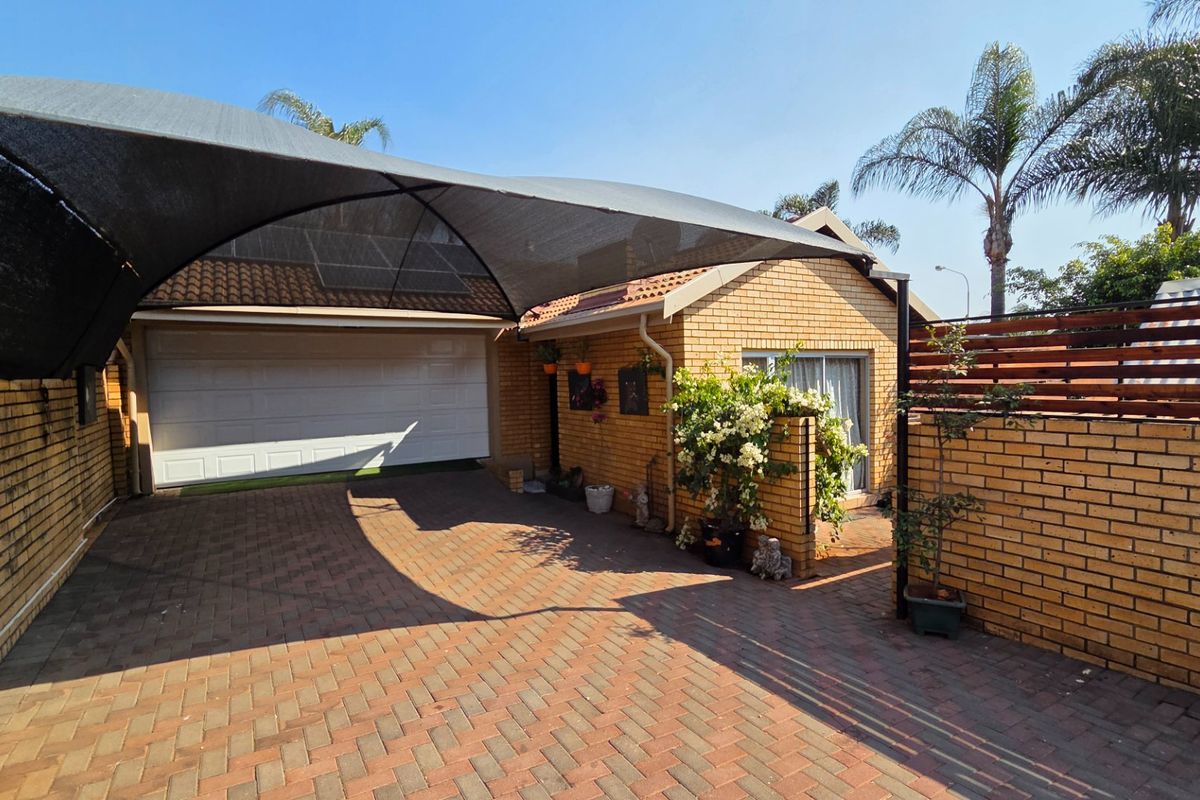 Secure, Stylish & Solar-Powered – Your Dream Home in Amberfield Crest Estate! - Photo 3