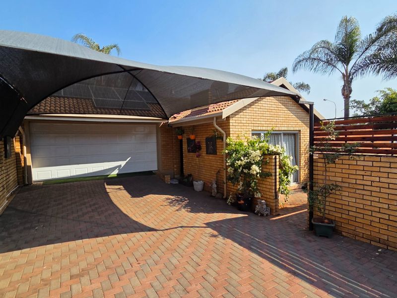 Secure, Stylish & Solar-Powered – Your Dream Home in Amberfield Crest Estate! - Photo 3