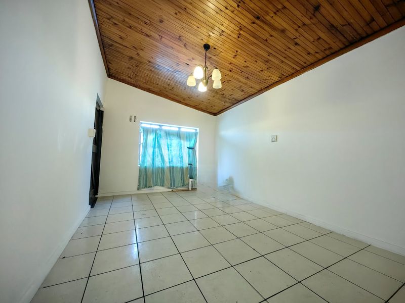 Investors Dream! R12000 rental income potential. - Photo 2