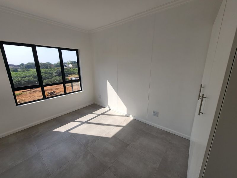Umhlanga- Parkside- modern 2 bedroom, 2 bathroom unit in sought-after Summer Ridge - Available 15th July/1st of August for a long term lease -  professional couple requiired - Photo 10