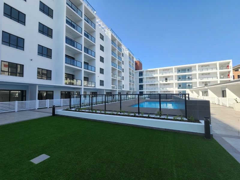 Umhlanga- Parkside- modern 2 bedroom, 2 bathroom unit in sought-after Summer Ridge - Available 15th July/1st of August for a long term lease -  professional couple requiired - Photo 1