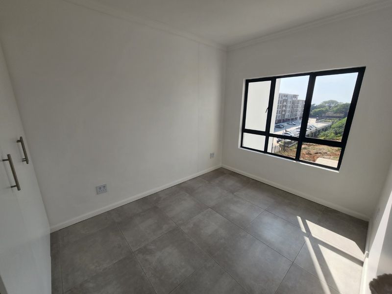 Umhlanga- Parkside- modern 2 bedroom, 2 bathroom unit in sought-after Summer Ridge - Available 15th July/1st of August for a long term lease -  professional couple requiired - Photo 9