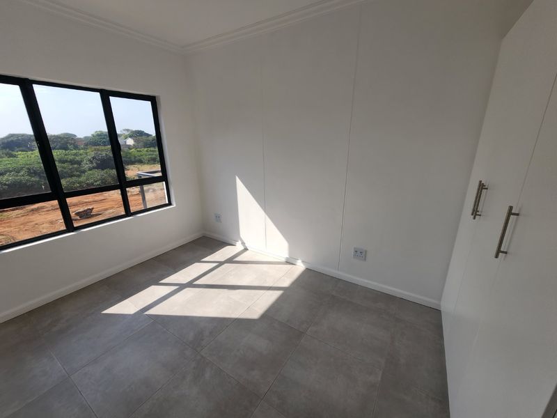 Umhlanga- Parkside- modern 2 bedroom, 2 bathroom unit in sought-after Summer Ridge - Available 15th July/1st of August for a long term lease -  professional couple requiired - Photo 7