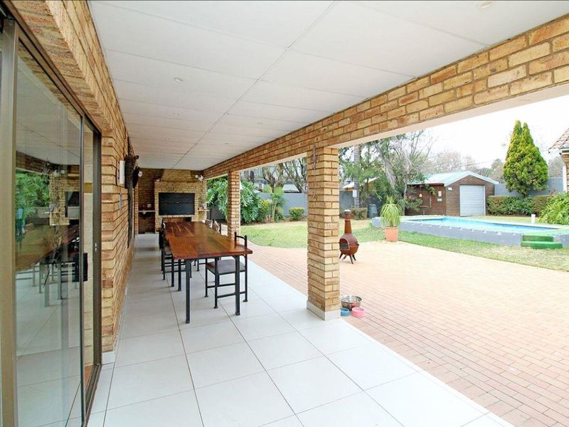 Amazing massive 5 Bedroom, 5 Bathroom Family Home (plus Flat) in Secure Thornhill Estate - Photo 5