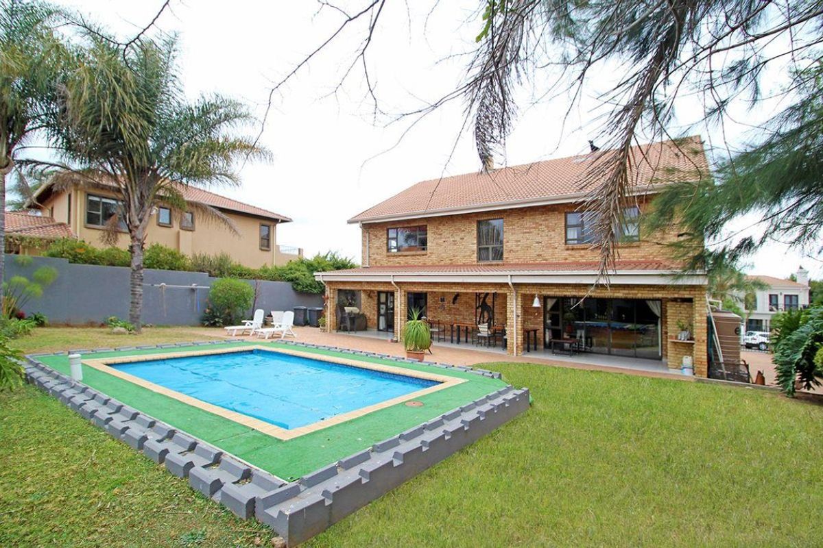 Amazing massive 5 Bedroom, 5 Bathroom Family Home (plus Flat) in Secure Thornhill Estate - Photo 3