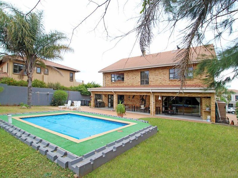 Amazing massive 5 Bedroom, 5 Bathroom Family Home (plus Flat) in Secure Thornhill Estate - Photo 3