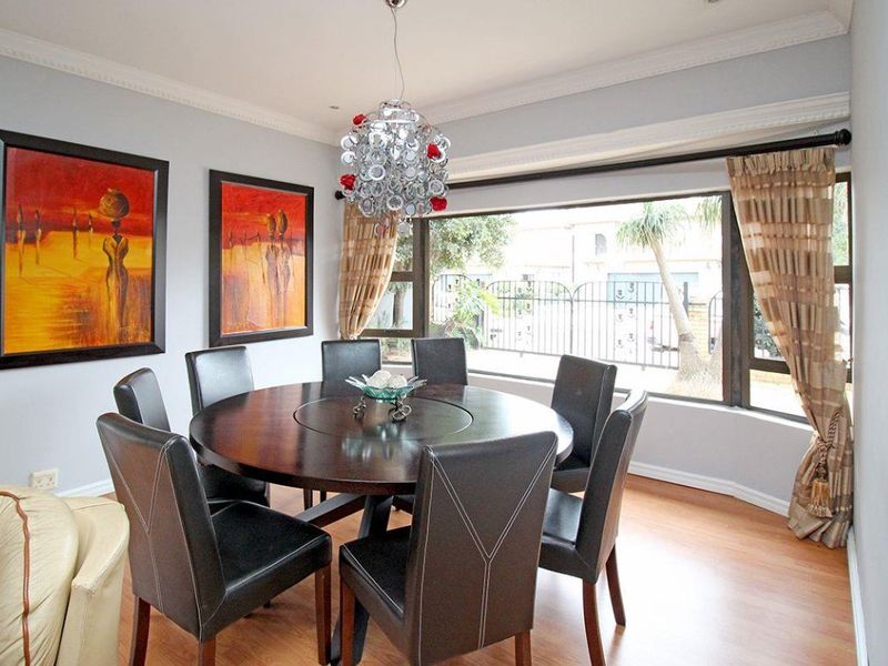 Amazing massive 5 Bedroom, 5 Bathroom Family Home (plus Flat) in Secure Thornhill Estate - Photo 9